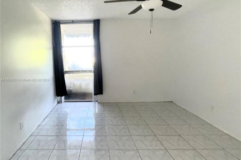 Appartement à louer à Lauderhill, Floride: 1 chambre, 74.32 m2 № 1348984 - photo 7