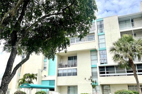 Apartment in Lauderhill, Florida 1 bedroom, 74.32 sq.m. № 1348984 - photo 16