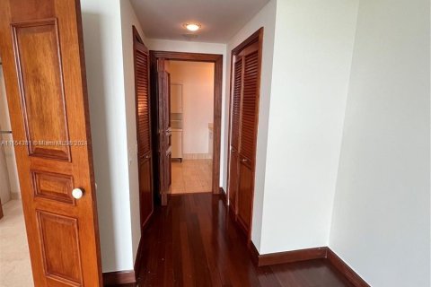 Condominio en alquiler en Miami, Florida, 2 dormitorios, 108.7 m2 № 1348983 - foto 8