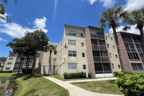 Condo in North Lauderdale, Florida, 2 bedrooms  № 1233399 - photo 12