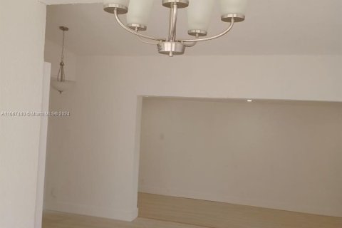 Villa ou maison à vendre à Miami, Floride: 3 chambres, 86.96 m2 № 1381944 - photo 16