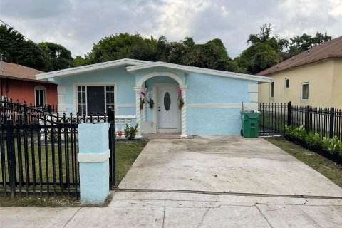 Villa ou maison à vendre à Miami, Floride: 3 chambres, 86.96 m2 № 1381944 - photo 1