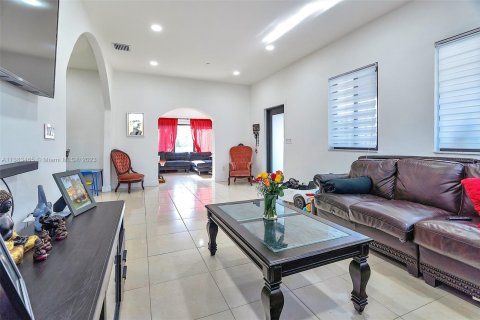 Casa en venta en Miami, Florida, 5 dormitorios, 181.25 m2 № 503921 - foto 15