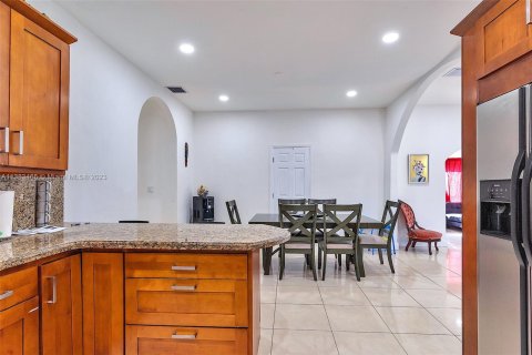 Casa en venta en Miami, Florida, 5 dormitorios, 181.25 m2 № 503921 - foto 18