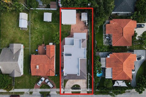 Casa en venta en Miami, Florida, 5 dormitorios, 181.25 m2 № 503921 - foto 5