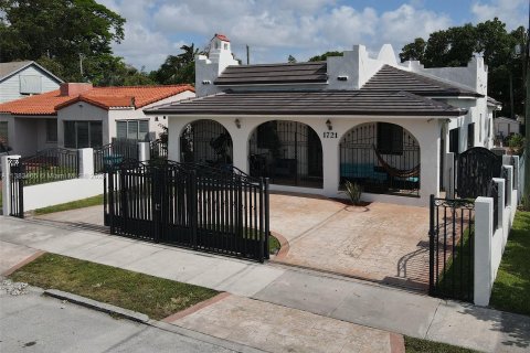 Casa en venta en Miami, Florida, 5 dormitorios, 181.25 m2 № 503921 - foto 2