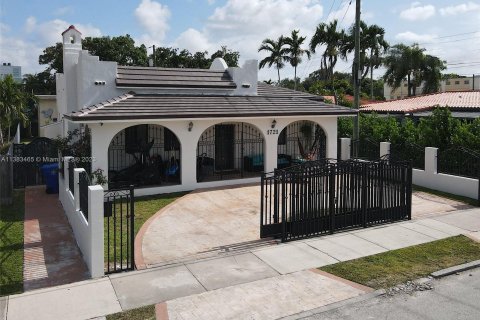 Casa en venta en Miami, Florida, 5 dormitorios, 181.25 m2 № 503921 - foto 9