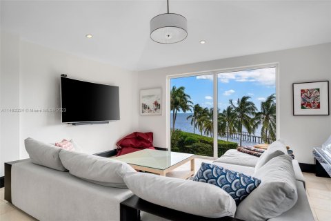 Casa en venta en Miami, Florida, 7 dormitorios, 1367.52 m2 № 760562 - foto 7