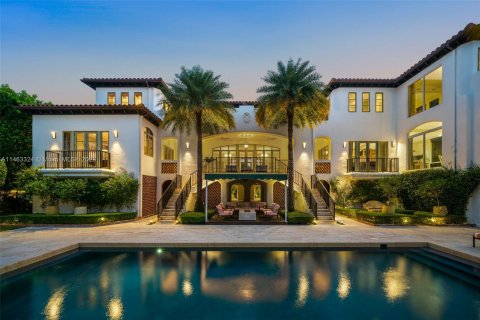 Casa en venta en Miami, Florida, 7 dormitorios, 1367.52 m2 № 760562 - foto 3
