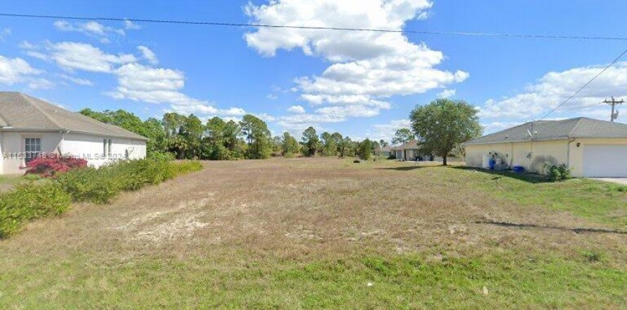 Land in Cape Coral, Florida № 1305810