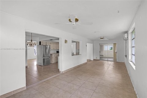 Villa ou maison à vendre à Tamarac, Floride: 2 chambres, 146.88 m2 № 1325639 - photo 15