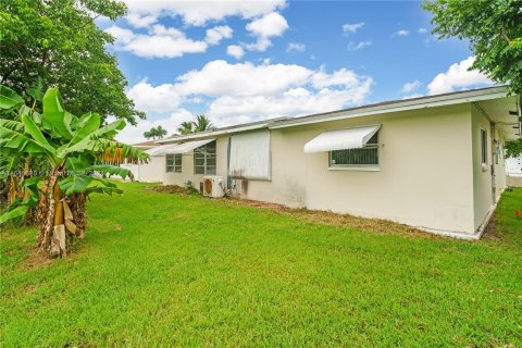 Villa ou maison à vendre à Tamarac, Floride: 2 chambres, 146.88 m2 № 1325639 - photo 27