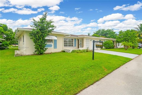 Villa ou maison à vendre à Tamarac, Floride: 2 chambres, 146.88 m2 № 1325639 - photo 2