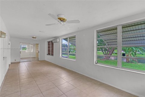 Villa ou maison à vendre à Tamarac, Floride: 2 chambres, 146.88 m2 № 1325639 - photo 16