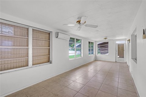 Villa ou maison à vendre à Tamarac, Floride: 2 chambres, 146.88 m2 № 1325639 - photo 17