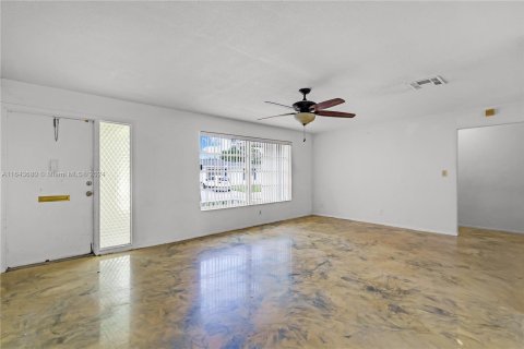 Villa ou maison à vendre à Tamarac, Floride: 2 chambres, 146.88 m2 № 1325639 - photo 5