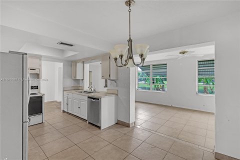 Villa ou maison à vendre à Tamarac, Floride: 2 chambres, 146.88 m2 № 1325639 - photo 9