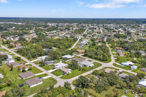 House in Port Charlotte, Florida 3 bedrooms, 165.55 sq.m. № 1374775 - photo 9