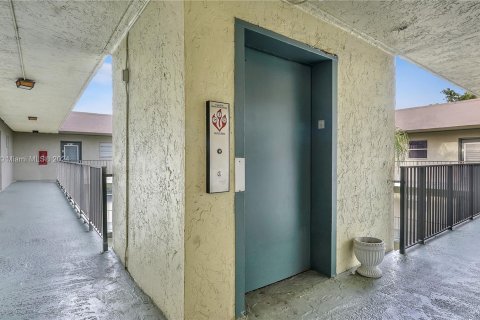 Condominio en venta en North Lauderdale, Florida, 2 dormitorios, 92.9 m2 № 1096863 - foto 12