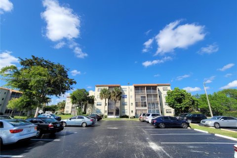 Condominio en venta en North Lauderdale, Florida, 2 dormitorios, 92.9 m2 № 1096863 - foto 1