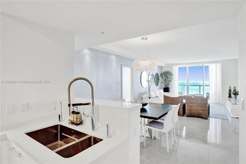 Condo in Sunny Isles Beach, Florida, 2 bedrooms  № 1096867 - photo 13