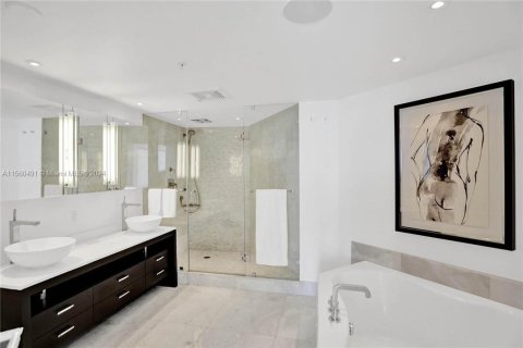 Condo in Sunny Isles Beach, Florida, 2 bedrooms  № 1096867 - photo 28