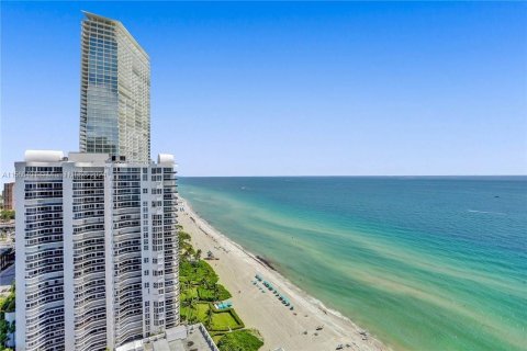 Condo in Sunny Isles Beach, Florida, 2 bedrooms  № 1096867 - photo 2