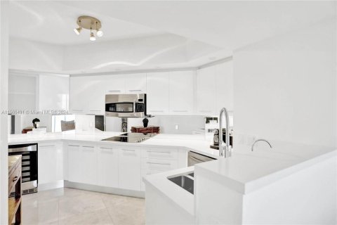 Condominio en venta en Sunny Isles Beach, Florida, 2 dormitorios, 148.83 m2 № 1096867 - foto 17