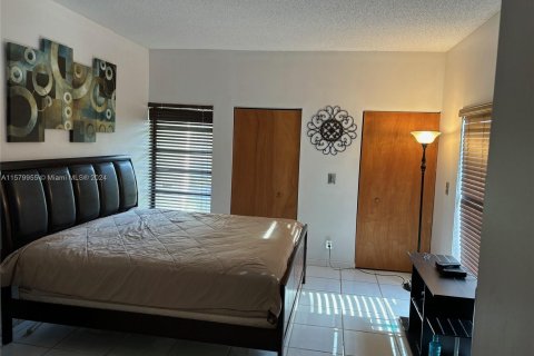Touwnhouse à vendre à Pembroke Pines, Floride: 2 chambres, 100.33 m2 № 1154778 - photo 13