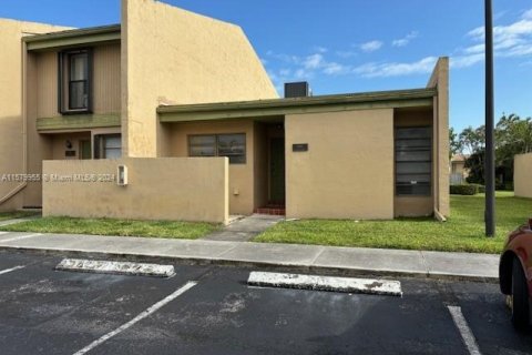 Touwnhouse à vendre à Pembroke Pines, Floride: 2 chambres, 100.33 m2 № 1154778 - photo 1