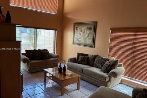 Townhouse in Pembroke Pines, Florida 2 bedrooms, 100.33 sq.m. № 1154778 - photo 4