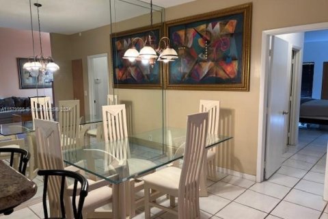 Touwnhouse à vendre à Pembroke Pines, Floride: 2 chambres, 100.33 m2 № 1154778 - photo 7