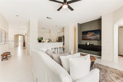 Villa ou maison à vendre à Miramar, Floride: 4 chambres, 248.42 m2 № 1176789 - photo 17