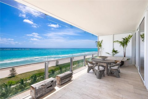 Condominio en venta en Surfside, Florida, 4 dormitorios, 494.33 m2 № 724185 - foto 12
