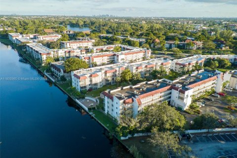 Condo in Lauderhill, Florida, 2 bedrooms  № 1238202 - photo 19