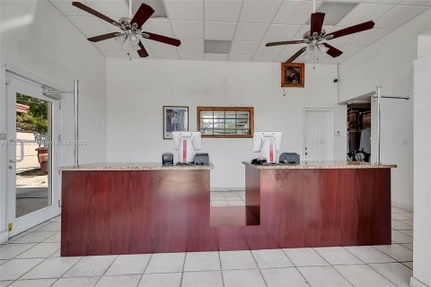 Immobilier commercial à vendre à South Miami, Floride № 552543 - photo 4