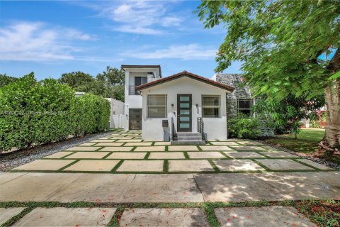 House in Fort Lauderdale, Florida 6 bedrooms, 361.2 sq.m. № 1320875 - photo 1