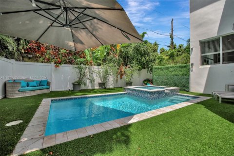 Casa en venta en Fort Lauderdale, Florida, 6 dormitorios, 361.2 m2 № 1320875 - foto 13