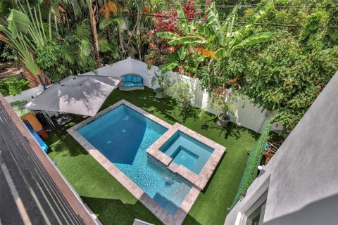 Casa en venta en Fort Lauderdale, Florida, 6 dormitorios, 361.2 m2 № 1320875 - foto 4