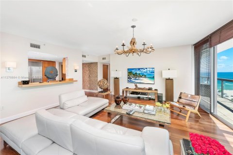 Condo in Miami Beach, Florida, 2 bedrooms  № 120131 - photo 9