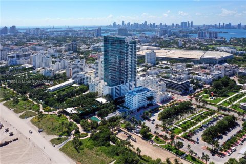 Condo in Miami Beach, Florida, 2 bedrooms  № 120131 - photo 28