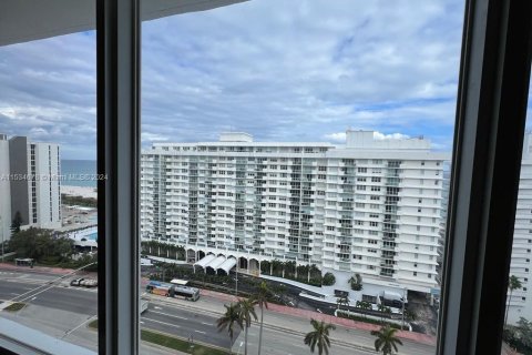 Condo in Miami Beach, Florida, 2 bedrooms  № 1013723 - photo 18