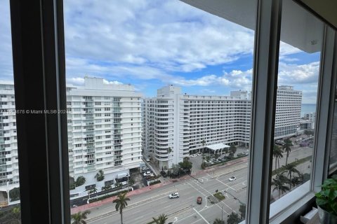 Condo in Miami Beach, Florida, 2 bedrooms  № 1013723 - photo 19