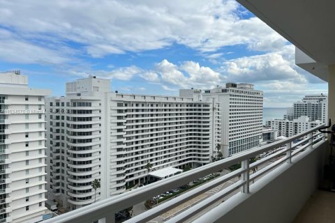 Condo in Miami Beach, Florida, 2 bedrooms  № 1013723 - photo 20