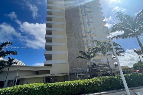 Condo in Miami Beach, Florida, 2 bedrooms  № 1013723 - photo 24