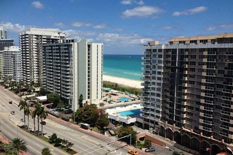 Condominio en venta en Miami Beach, Florida, 2 dormitorios, 154.22 m2 № 1013723 - foto 21