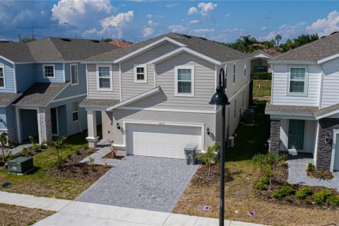 House in Davenport, Florida 7 bedrooms, 304.81 sq.m. № 1260707 - photo 1