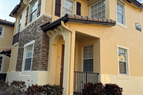 Townhouse in Cutler Bay, Florida 3 bedrooms, 123.1 sq.m. № 1177897 - photo 2