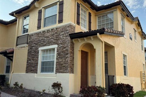 Townhouse in Cutler Bay, Florida 3 bedrooms, 123.1 sq.m. № 1177897 - photo 1