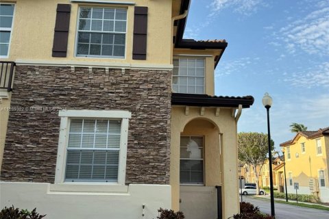 Townhouse in Cutler Bay, Florida 3 bedrooms, 123.1 sq.m. № 1177897 - photo 3